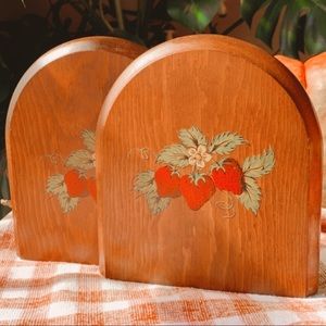 Vintage Cottagecore Strawberry Bookends 🍓